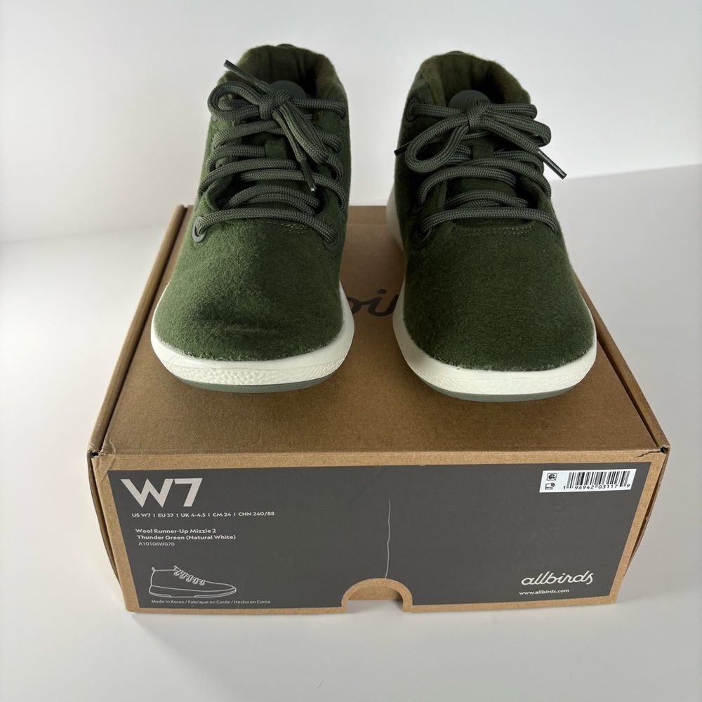New in Box Women’s Allbirds Green Wool Runner Up Mizzle 2 Shoes Sneakers Size W7 - Picture 2 of 5